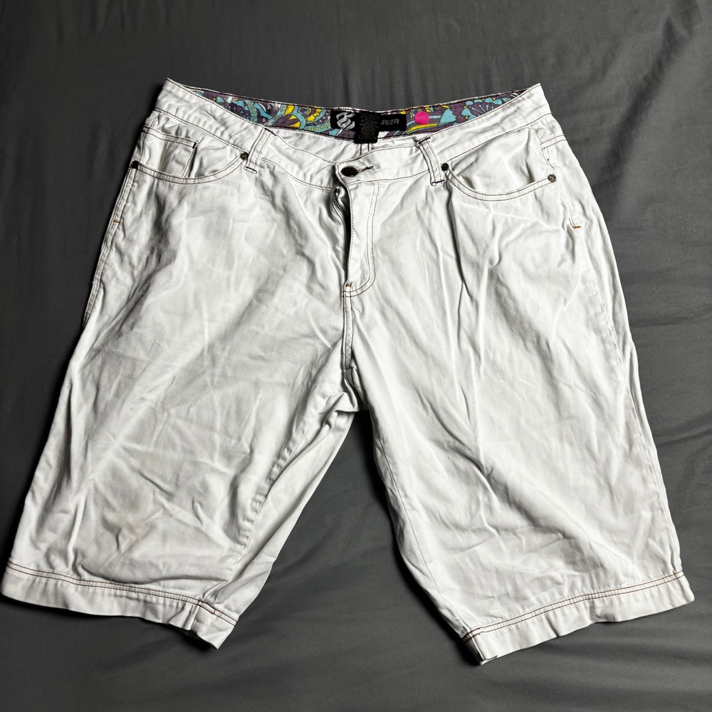 Womens Rocawear Y2K White Denim Shorts Embroidered Pockets Size 18 Flawed